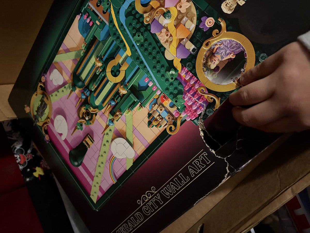 Lilsiee's tweet photo. @verynetwork I have received this? It’s over 100 pounds on a Lego set at this is how it arrives? It’s completely broken the box and supposed to be an Xmas present https://t.co/sPUSxSZic9