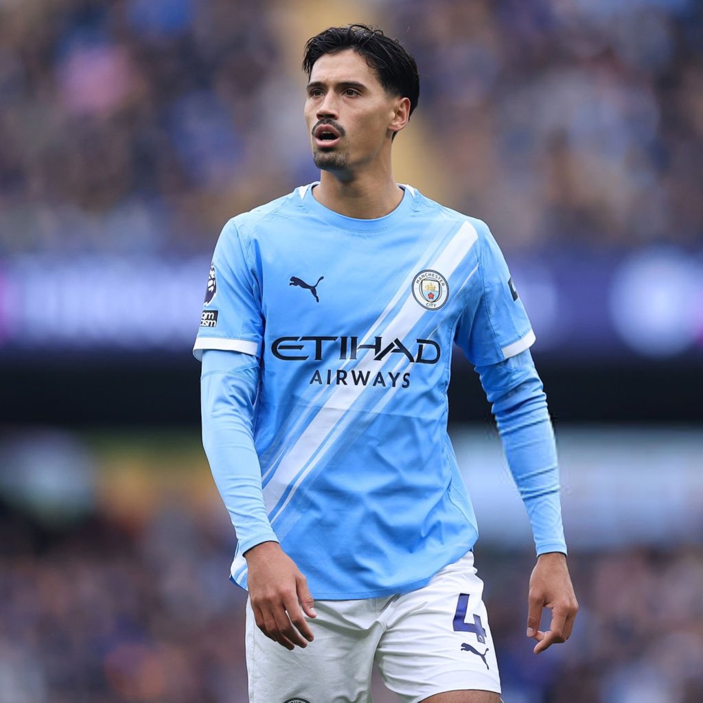 اليوم اول لقاء و اول مواجهه بين العاشق و الخائن .. 

توقعاتكم من سينتصر ميلانيستا؟ الخائن ام العاشق