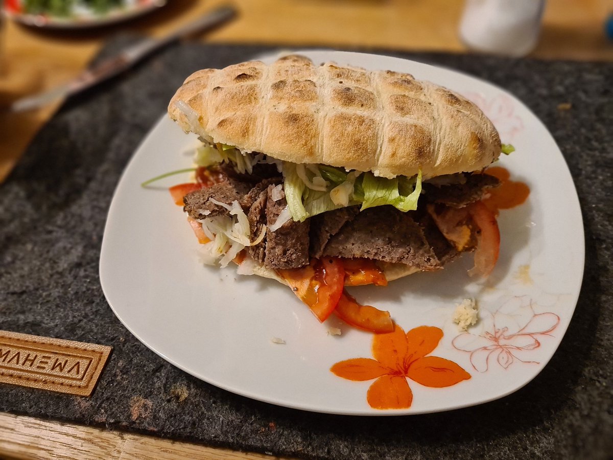 Als Fressfluencer direkt mal selbstgemachten Döner gemacht.