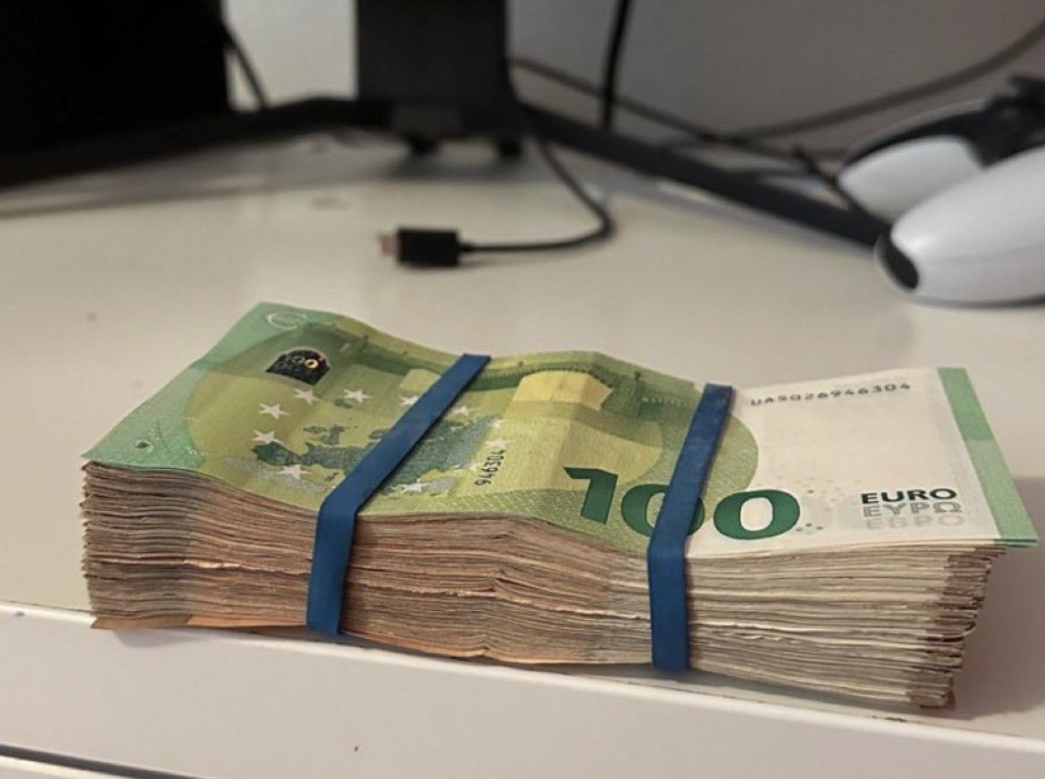 gleich zum weihnachtsmarkt hoffentlich reicht das für ein kakao und crêpes