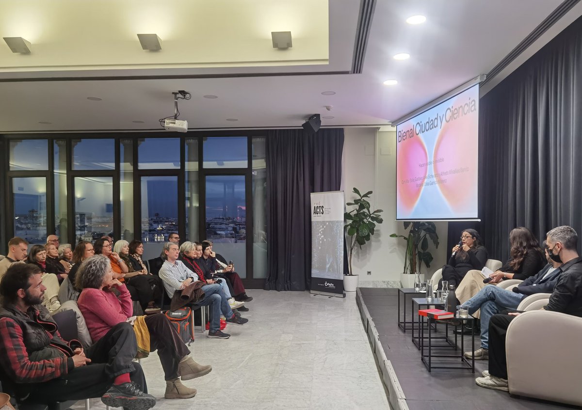 👁️‍🗨️ Hacer visible lo invisible.

Mesa redonda con Mar Solís, <a href="/G_A_Schwartz/">Gustavo Schwartz (find me in BlueSky)</a> y Alfredo Miralles Benito, moderada por Elisa Garrido Moreno.

Una gran conversación sobre los límites —y las resonancias— entre arte y ciencia en la #BienalCiudadYCiencia.