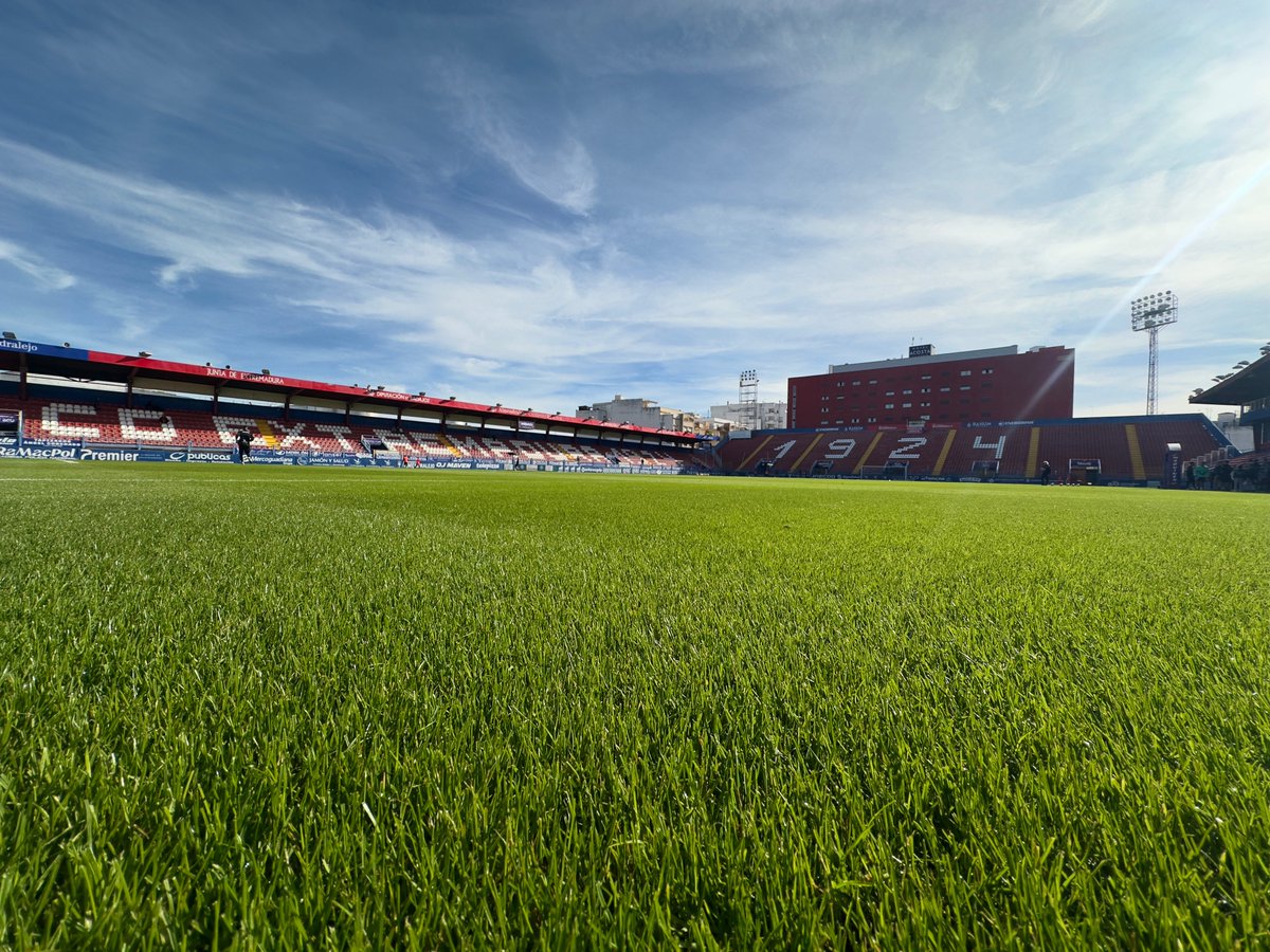 Mañana 🔜

Sol ☀️ 

Francisco de la Hera 🏟️

Y fútbol, mucho fútbol 💙❤️

#ExtremaduraAlmeríaB