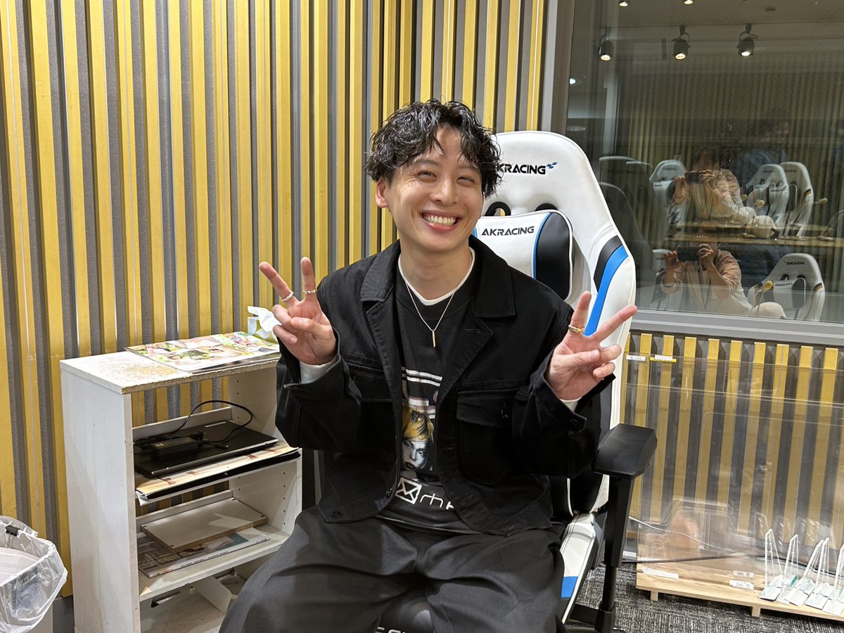 Ann_Since1967's tweet image. このあと27時から生放送🎙️
#工藤大輝ANN0

Da-iCE・工藤大輝がオールナイトニッポンを初担当！
ぜひ感想・リアクションポストでご参加を!!!

radiko↓
📻️radiko.jp/share/?sid=LFR…

メール↓
✉️kudo@allnightnippon.com

📱17LIVEでスタジオ生配信
17appv2.onelink.me/D7OH/lk7knpfp