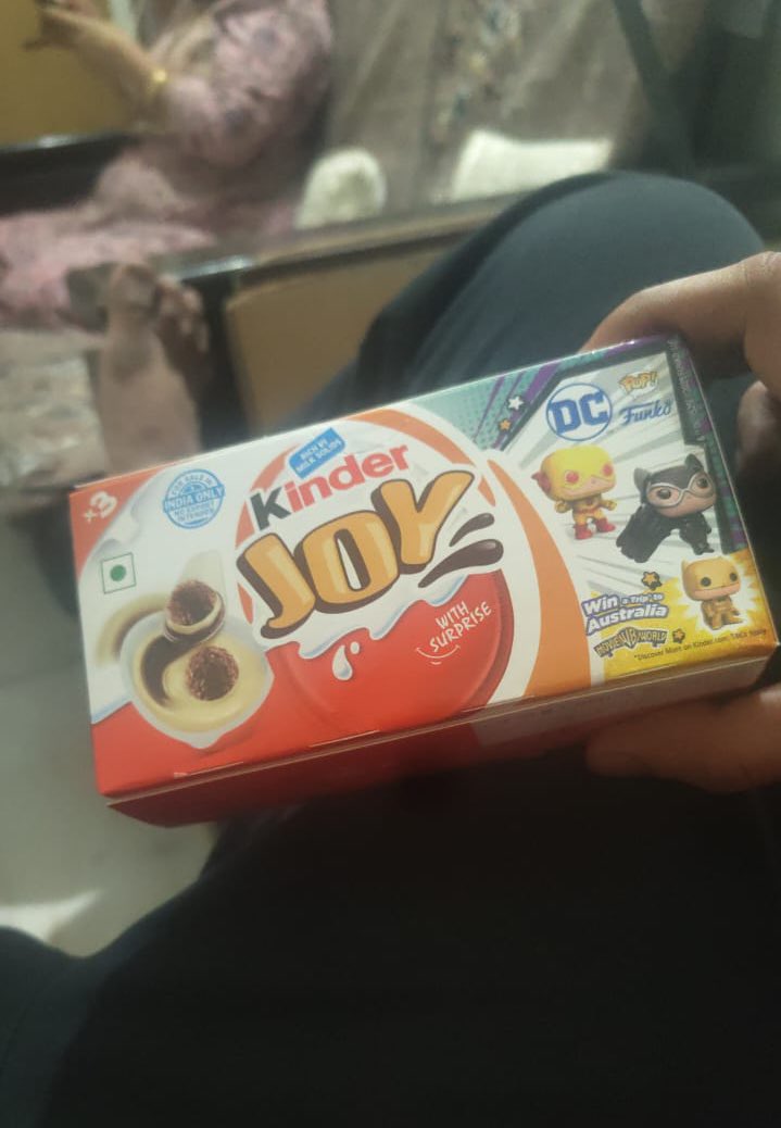 fauxleatherkira's tweet photo. wow my wife and i are so in sync we just blinkit’ed each other kinderjoy within one min of us talk about kinderjoy  WITHOUT TELLING EACH OTHER😭😭😭😭#clowntoclownconversation #matchedmyfreak😝 https://t.co/4yGBryy4BE