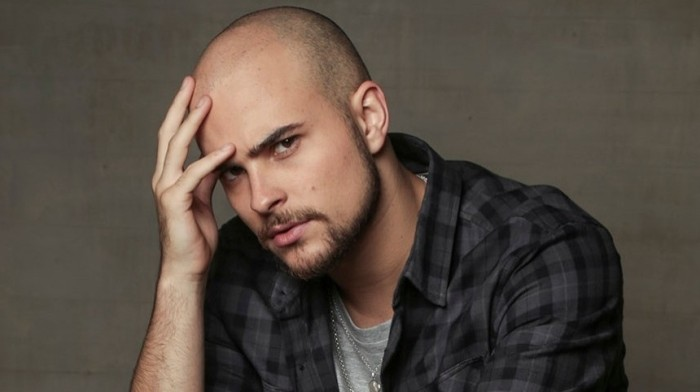 Hiago__Junior's tweet image. Complexado, sádico, bem articulado e nada manipulável. Benjamín é o terror de #JuegosDePoder - e tudo deve acontecer conforme sua régua moral. Difuso com sua sexualidade, se apaixona pelo meio irmão e acaba destruindo toda sua família. Não pensa nas consequências, apenas faz.