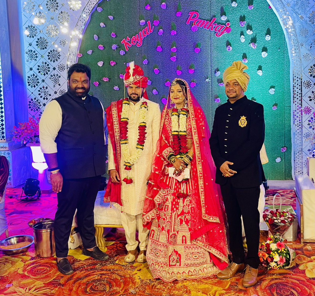 SatputeYash's tweet image. ए.बी.फार्म नागपूर येथे युवा सहकारी आशुतोष भगत ह्याची बहीण चि.सौ.कां. कोयल च्या स्वागत समारंभास उपस्थित राहून नवविवाहीतांना शुभेच्छा दिल्या.
#marriage #wedding #function #nagpur