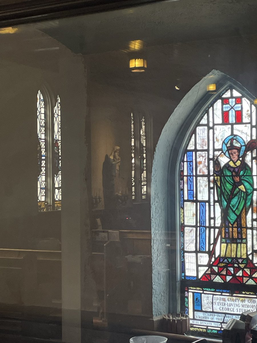 CalvinQuick01's tweet image. S. Nick with the shrine of Our Lady reflected in the background.