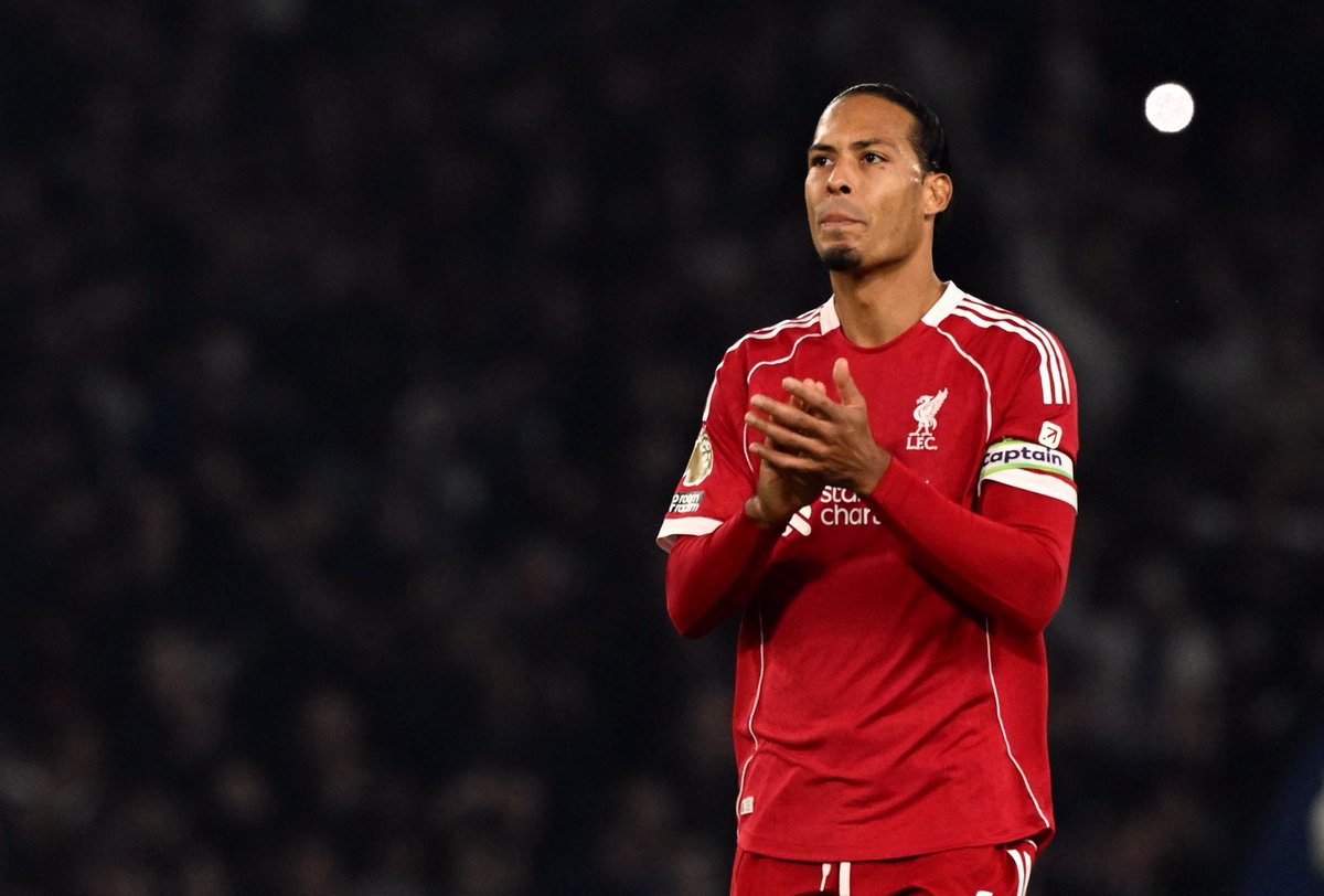 FabrizioRomano's tweet image. 🚨 Van Dijk: “We are in a very difficult moment. We have to get out of it. We all take responsibility”.

“We concede too many easy goals. They scored from a set piece again. But we were not good. In the battles, the second balls”.