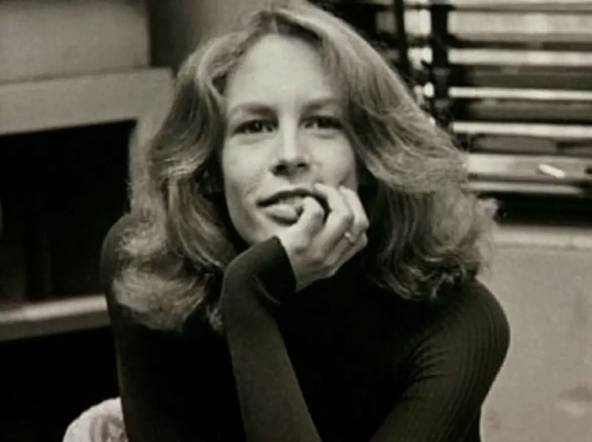 SourceHalloween's tweet image. Happy Birthday to the Halloween scream queen, Jamie Lee Curtis 🧡