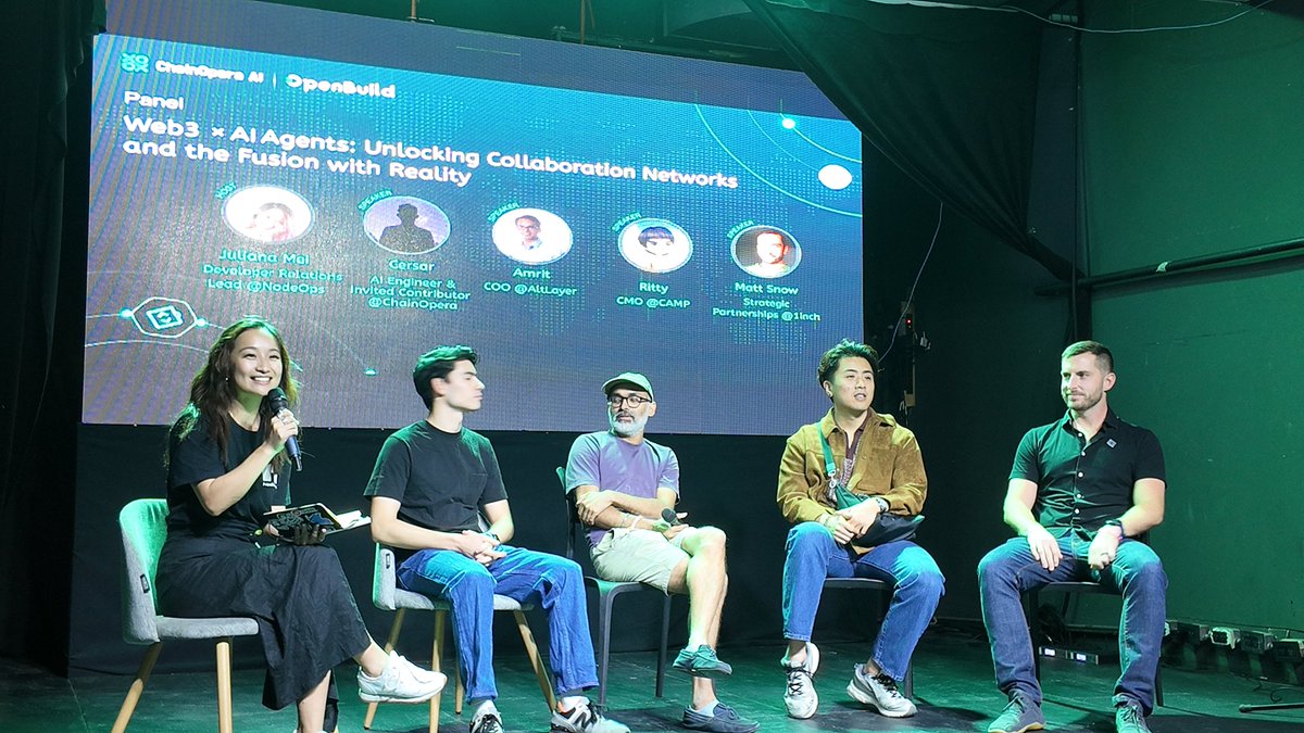 ChainOpera_AI's tweet image. 🙏 A huge thank-you to our amazing community for the incredible support—loved meeting each and every one of you in Buenos Aires!​
We didn’t build ChainOpera AI alone—we built it together. And we’re just getting started: let’s keep co-creating, growing, and making this ecosystem…