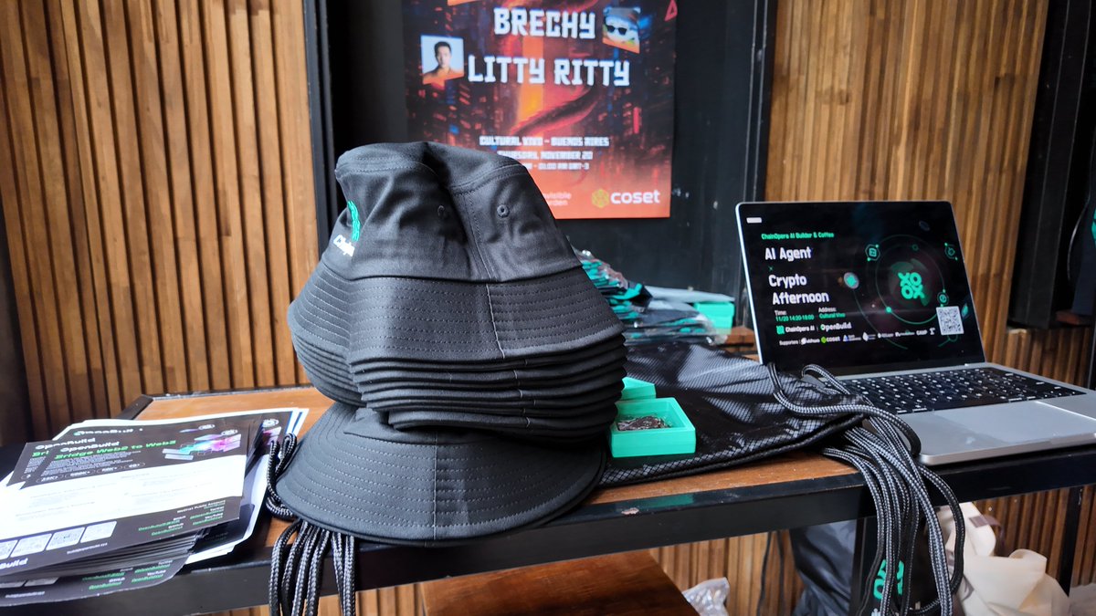 ChainOpera_AI's tweet image. 🙏 A huge thank-you to our amazing community for the incredible support—loved meeting each and every one of you in Buenos Aires!​
We didn’t build ChainOpera AI alone—we built it together. And we’re just getting started: let’s keep co-creating, growing, and making this ecosystem…