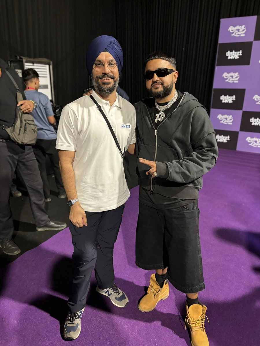 The Nav 🤝🏽 <a href="/beatsbynav/">Nav</a> moment finally happened at Rolling Loud India 🇮🇳