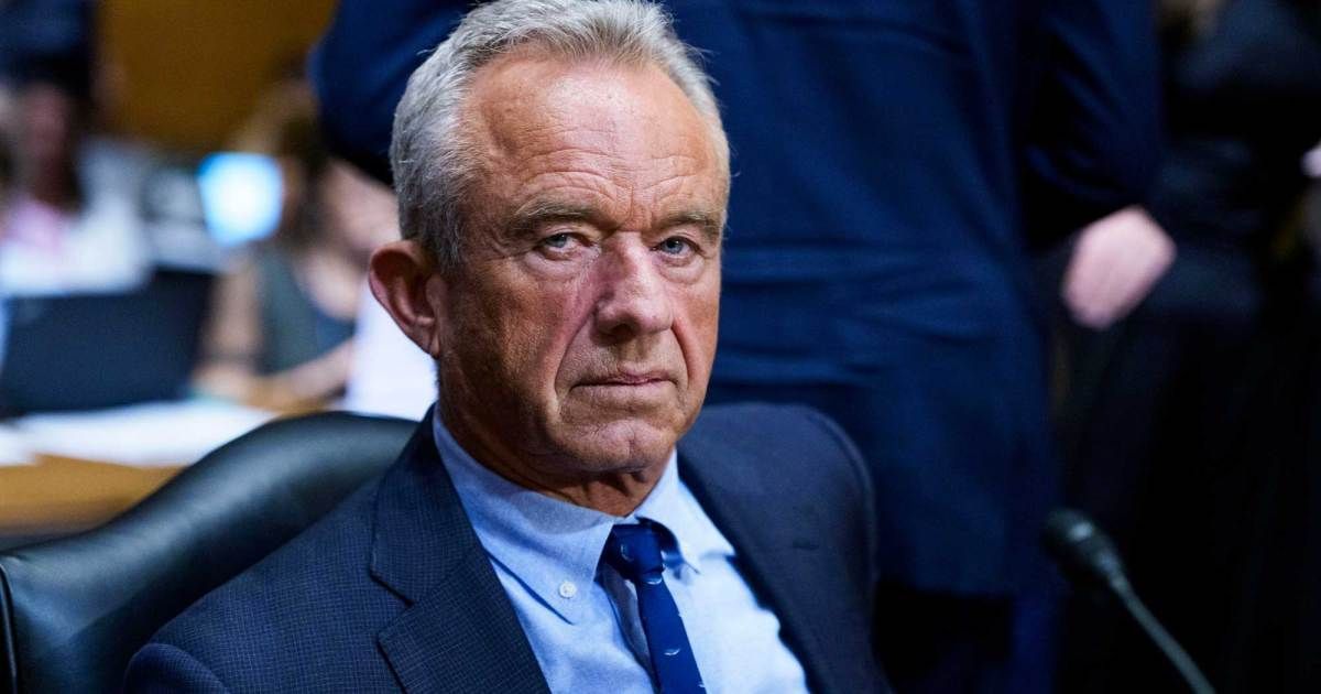 RFK Jr. wants you to know he’s personally responsible for the anti-vax misinformation on the CDC's website motherjones.com/politics/2025/…