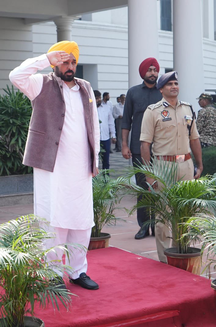 Preet_Ahru's tweet image. Punjab was called &quot;Udta Punjab&quot; a few years ago, now that Punjab is known by the name ‘Rangla Punjab’ 

Good education for children.
Employment for youth.
Farmers&apos; rights.
Growing business.
Happiness and facilities for every Punjabi.
A new flight for Punjab.

@BhagwantMann is…