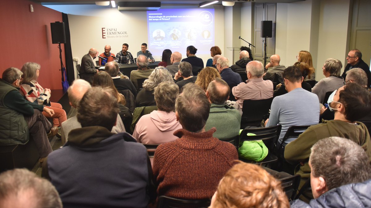 RadioSeu's tweet image. #EnImatges RàdioSeu ha celebrat aquest dissabte el seu 40è aniversari amb un acte públic a l’@espaiermengol de #laSeu. La sessió ha inclòs la presentació d’un vídeo commemoratiu, una taula rodona sobre la meteorologia al Pirineu i un reconeixement als col·laboradors més veterans.