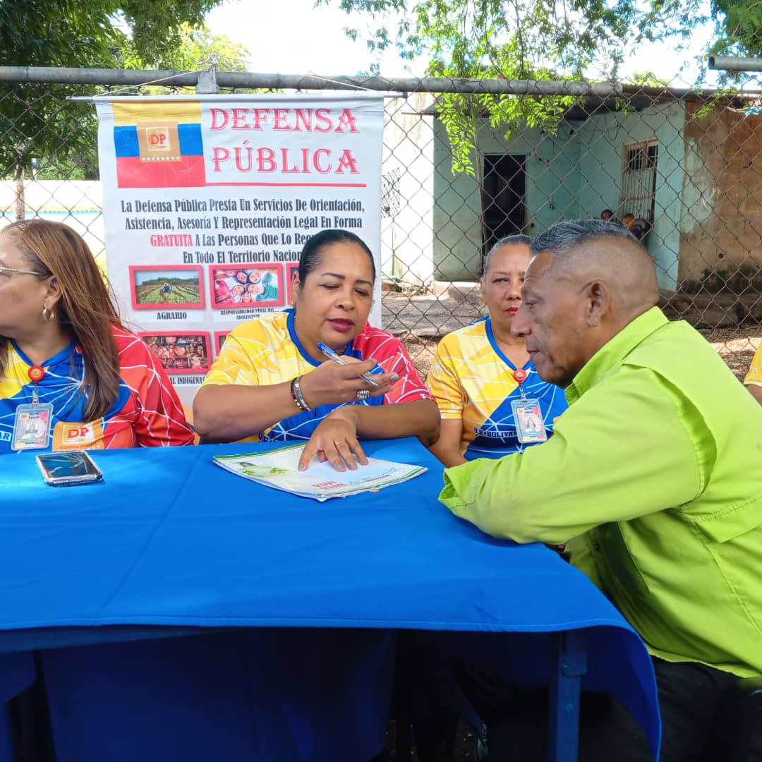 Los trabajadores de la oficina del INTT en Ciudad Bolívar, culminaron la semana aniversario llevando a cabo una jornada especial conjunta  a la Gran Misión de Protección Social Integral para la Familia,
