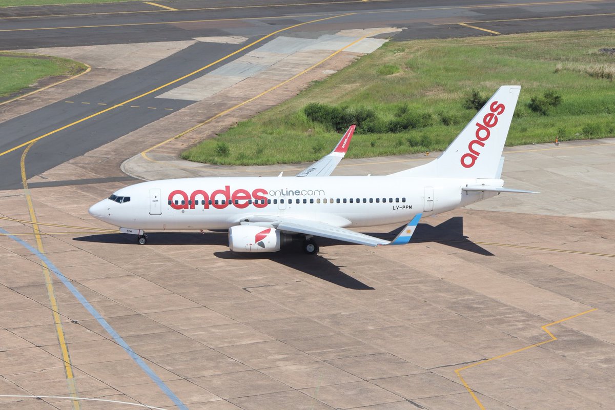 Miticpy's tweet image. ✈️🔥 Jornada intensa en el Silvio Pettirossi.
Miles de hinchas de @clublanus y @Atletico llegan a Paraguay para la final de la @sudamericana. ⚽🇵🇾

@dinacpy sigue recibiendo a cada visitante con calidez, eficiencia y la mejor hospitalidad paraguaya. ✨🤝