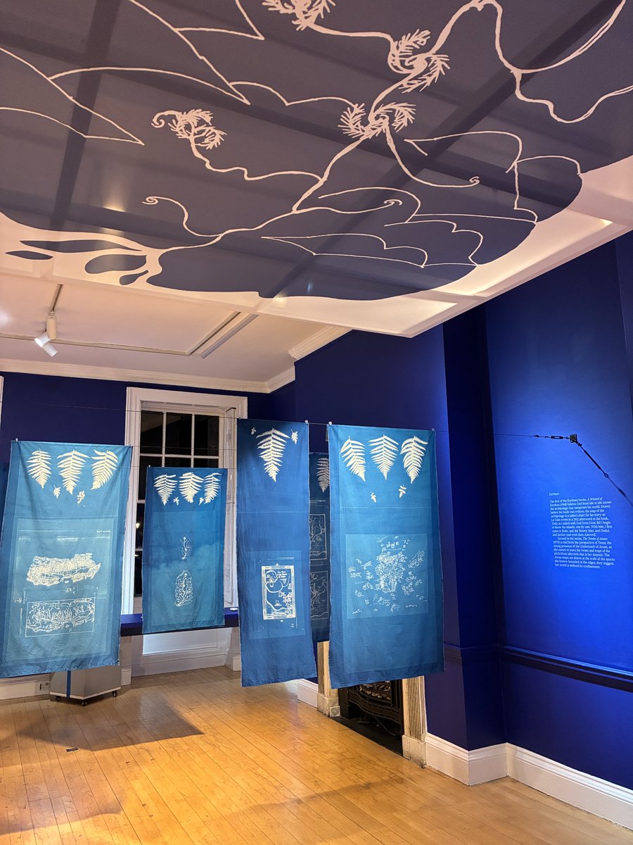 themathsbazaar's tweet image. If you&apos;re up in London an EXCELLENT free exhibition is at the Architectural Association on Bedford Square, with Ursula K Le Guin&apos;s published/unpublished maps from all her books, Earthsea Hainish Kesh and more, in a beautifully designed exhibition space.
aaschool.ac.uk/publicprogramm…