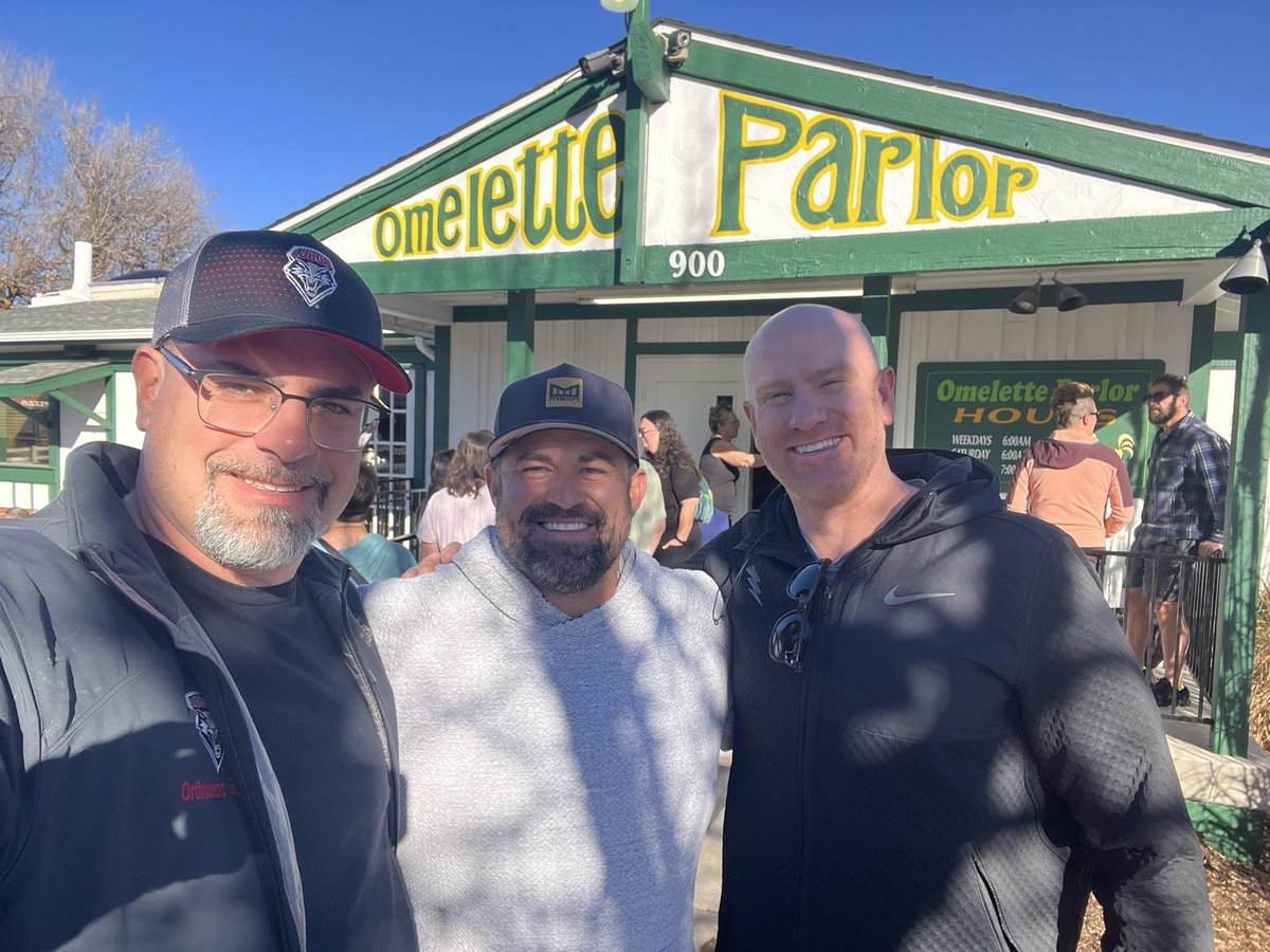 DustinRichter18's tweet image. Great pre-game breakfast with my good friends USAFA Team Ortho doc Travis Dekker and Bryson Eldridge. Nice to catch up before our battle this evening! @UNMLoboFB @aossm1972 #GoLobos #BeatAirForce #sportsmed