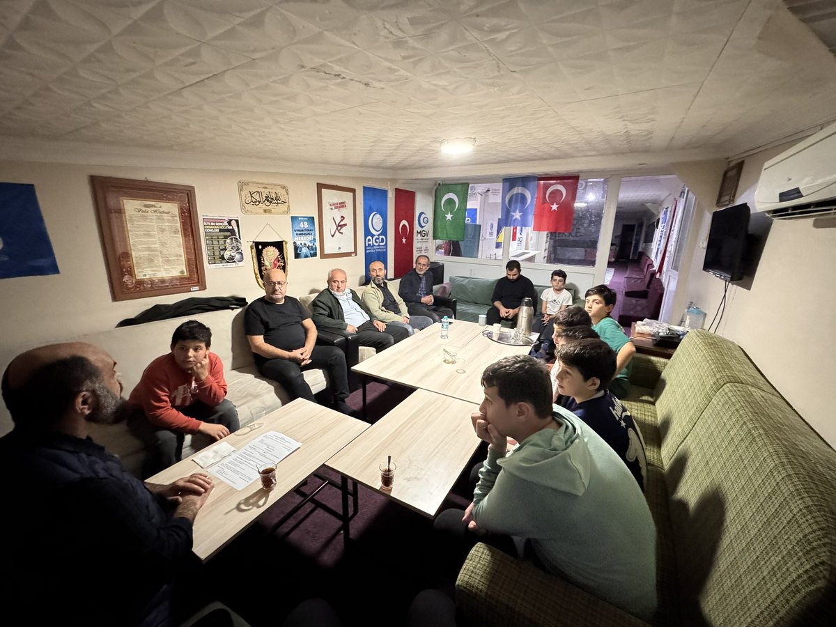 agdbeyoglu1's tweet image. Millî Gençlik Sohbetleri kapsamında, “İslam Düşünce ve Anlayışı” konulu program, Öğr. Gör. Ersin Başaran tarafından ilçe merkezimizde gerçekleştiriliyor.