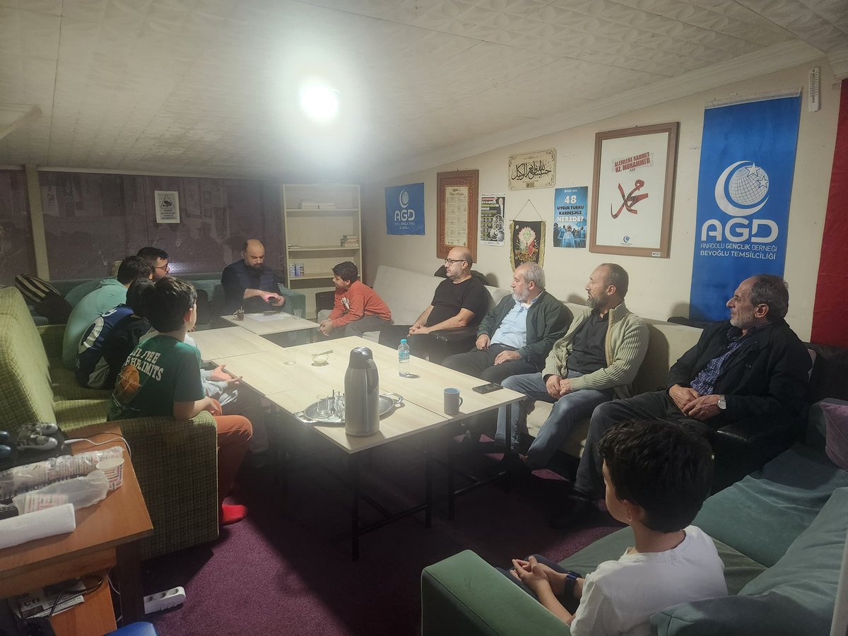 agdbeyoglu1's tweet image. Millî Gençlik Sohbetleri kapsamında, “İslam Düşünce ve Anlayışı” konulu program, Öğr. Gör. Ersin Başaran tarafından ilçe merkezimizde gerçekleştiriliyor.