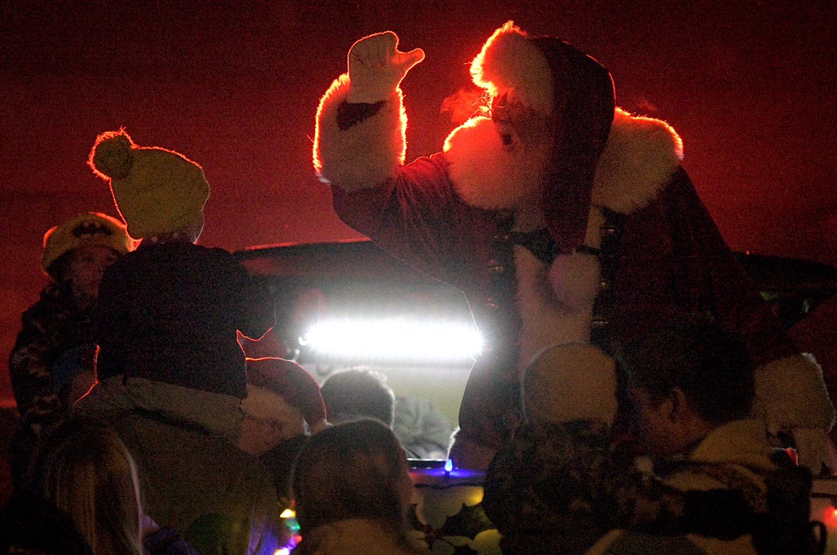 ThomasSlusser's tweet photo. Hometown #Christmas Parade &amp; Light-Up Night #JohnstownPA #TheTribuneDemocrat https://t.co/AuoVmzDsPe