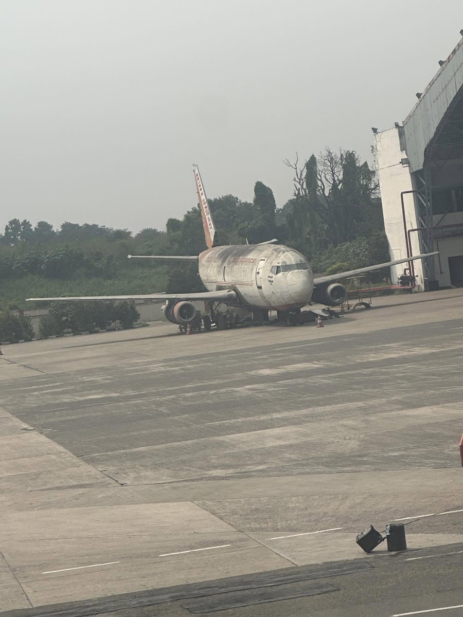 Fahadnaimb's tweet image. 🚨 Imagine losing track of an entire Boeing 737-200 plane for over a decade!

 Air India just &quot;rediscovered&quot; VT-EHH, a 43-year-old jet abandoned at Kolkata Airport since 2012. It vanished from records.. no depreciation, insurance, or maintenance logs. Pre-privatization chaos at…