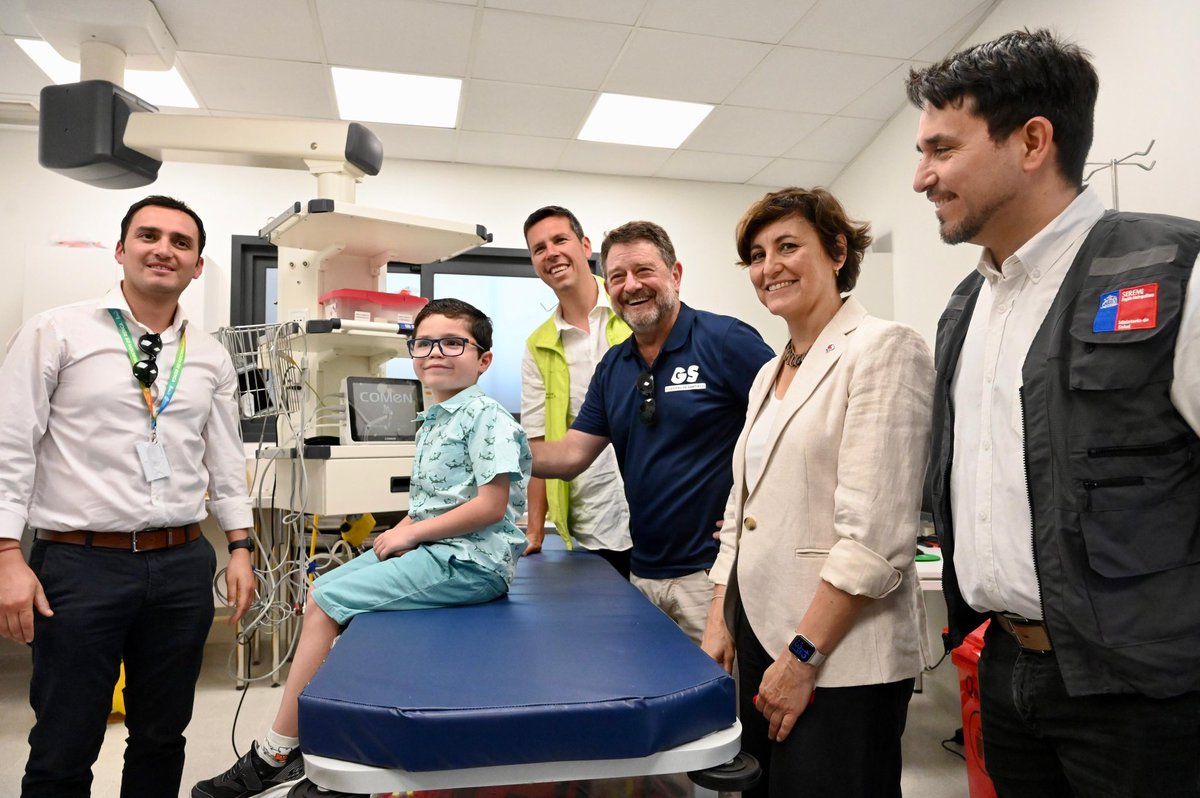 Orrego's tweet image. En tiempos de desconfianza hay solo una receta para combatirla. Escuchar, comprometer, buscar aliados y cumplir. Este CESFAM era un anhelo histórico de la comunidad y hoy junto a @cn_castro podemos decir a todo #Renca. Cumplimos!