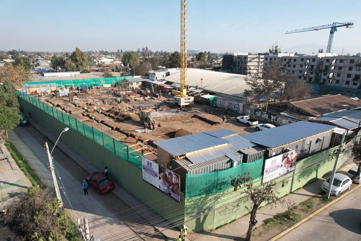 Orrego's tweet image. En tiempos de desconfianza hay solo una receta para combatirla. Escuchar, comprometer, buscar aliados y cumplir. Este CESFAM era un anhelo histórico de la comunidad y hoy junto a @cn_castro podemos decir a todo #Renca. Cumplimos!