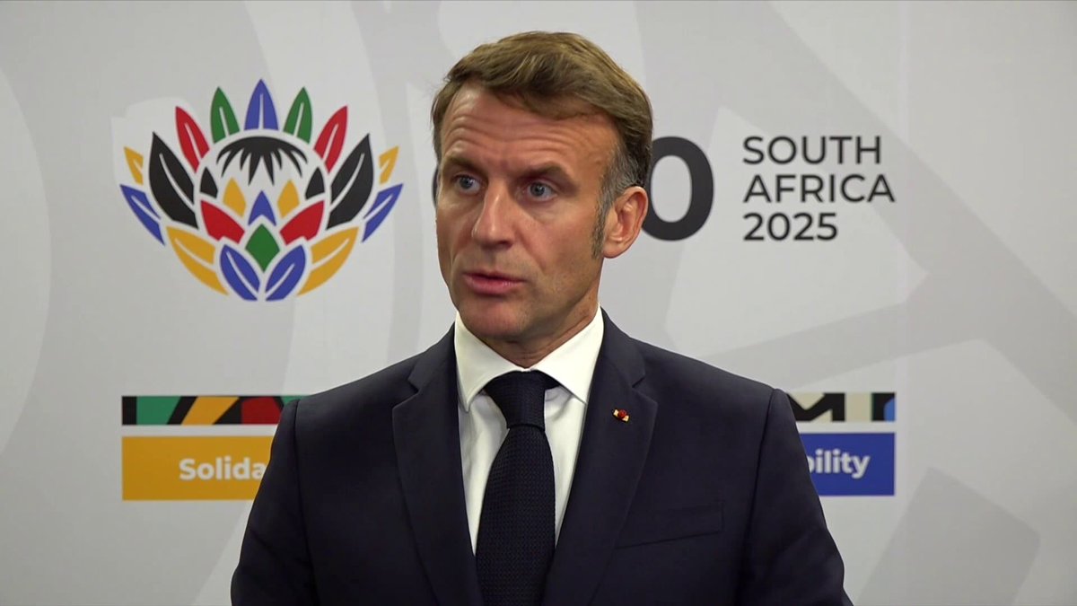 BFMTV's tweet image. &quot;Accepter de perdre ses enfants&quot;: Emmanuel Macron affirme que le chef d&apos;état-major des armées a &quot;toute sa confiance&quot; après ses propos &quot;sortis de leur contexte pour faire peur&quot;
l.bfmtv.com/aoqG