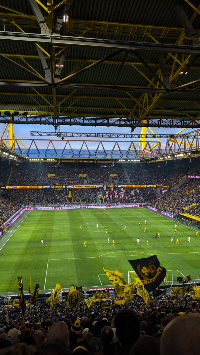 4:4 oder zum 1:0 zittern. Nichts dazwischen. Weg mit Kovac und dem halben Kader bitte 
#bvb #bvbvfb