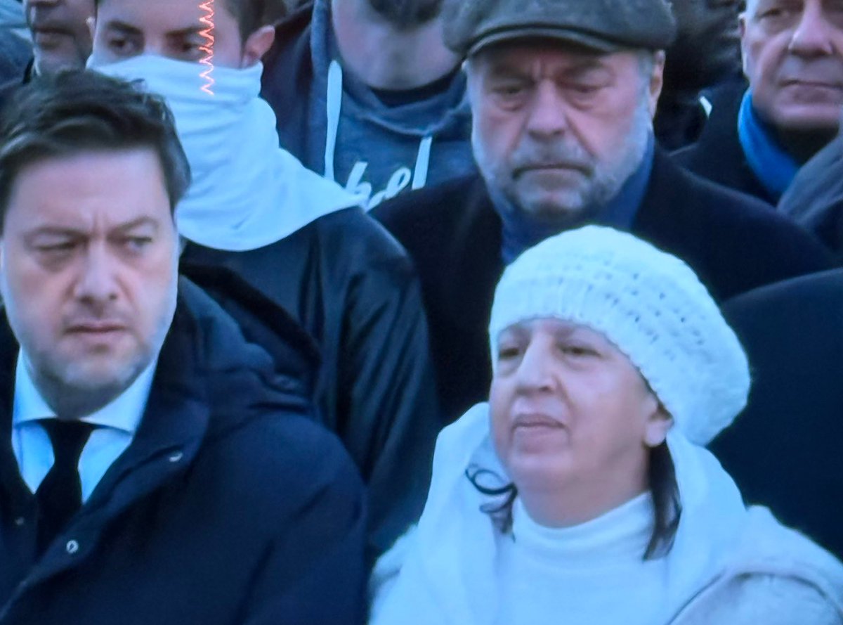 lostontranslati's tweet image. Debout, digne, admirable, #DupondMoretti est venu à #Marseille pour tancer les magistrats trop bavards qui s&apos;inquiètent de la progression du #narcotrafic à #Marseille . Après la fessée, le recueillement toute honte bue au côté de l&apos;arsouille @BenoitPayan. #Kessaci