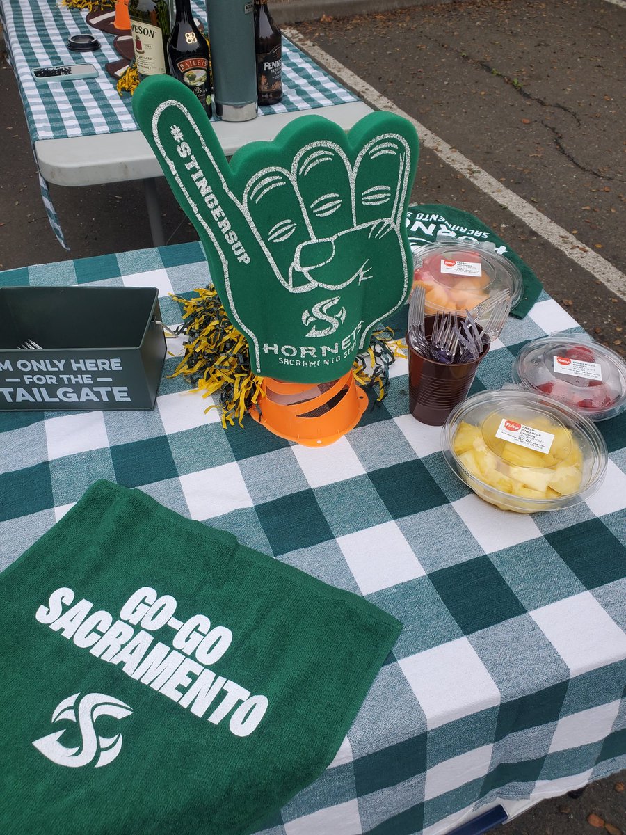 Shestek's tweet image. Let the tailgate begin. Hornet Nation is on the campus UC Davis #StingersUp #GoHornets #BeatDavis 🏈 Let&apos;s go @SacHornetsFB