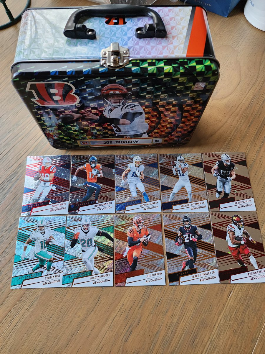 rc_collector's tweet image. 1/2. I finally got to open my Walmart boxes! It was fun, even without getting a graded slab. Abdul Carter is #/199 . #Panini #football