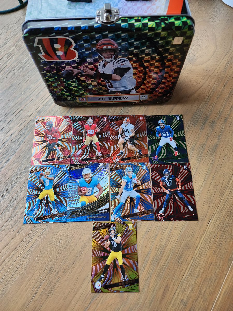 rc_collector's tweet image. 1/2. I finally got to open my Walmart boxes! It was fun, even without getting a graded slab. Abdul Carter is #/199 . #Panini #football