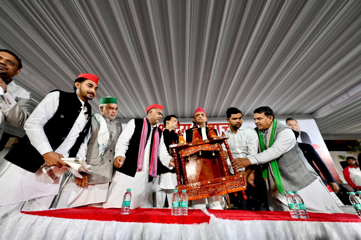 yadavakhilesh's tweet image. @ सैफई।