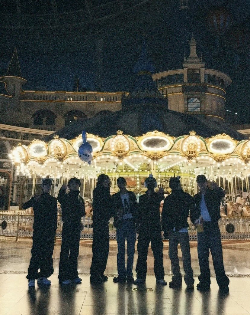 enhypen lotte world in film 🎞️