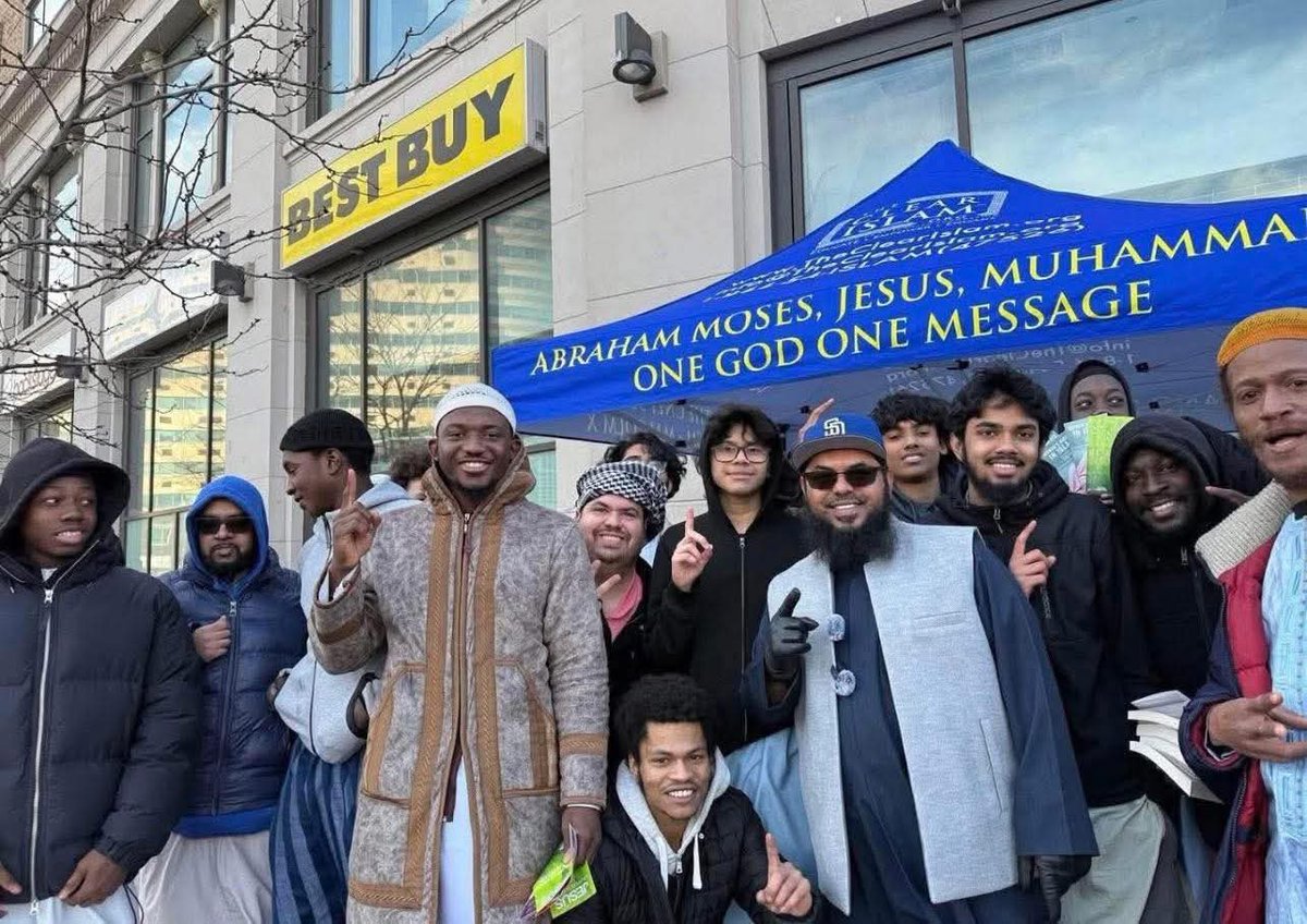 Alhamdulillah! 11 new brothers and sisters have accepted Islam ☪️ through the da’wah of Sheikh Uthman ibn Farooq in the US.
May Allah keep their hearts firm, fill their lives with beneficial knowledge, and make them lights for others. Allahu Akbar! 

This shows how a single