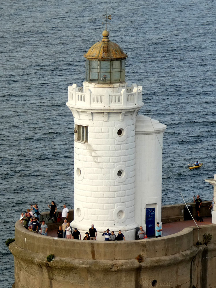 ListofLights's tweet image. Volume D has been updated with pictures from France, Spain, Morocco, the UAE, Saudi Arabia and Kuwait. The #lighthouse below shows the entrance to Bilbao, listed as D1525. New photos here: listoflights.org/ntm/new #phare #faro #منارة @PuertosEstado @menasbh @MawaniKSA @KuwaitPorts