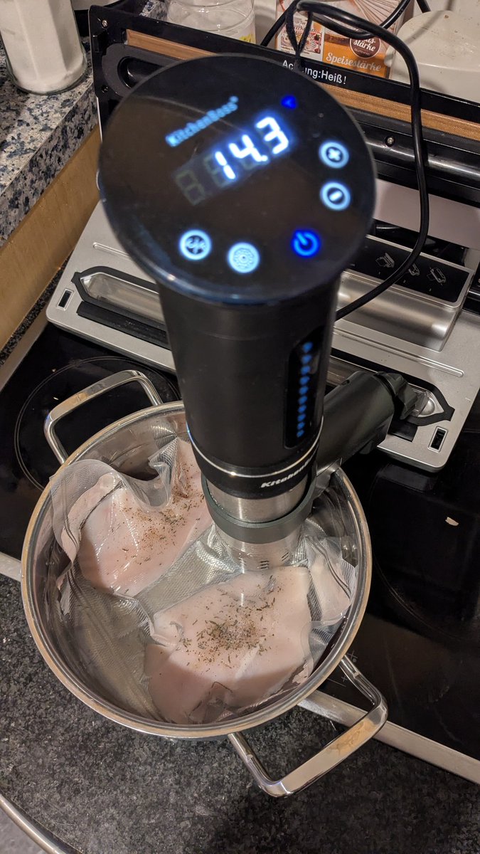 rubberduckweb's tweet image. sous-vide gegarte Hühnerbrust, mit BBQ-Sauce glasiert, Krautsalat