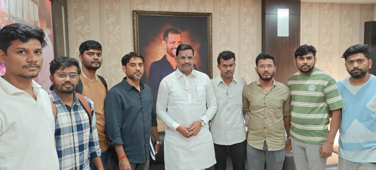 FITEMaharashtra's tweet image. Today we had meet with hon MLA chinchwad @iShankarJagtap ji regarding #TCSlayoffs , #FresherS job scam &amp;amp; IT employees pending salaries at Data tech labs &amp;amp; likewise companies.
He has assured us to setup meeting with hon Labour minister @advakash so as to address IT sector job…