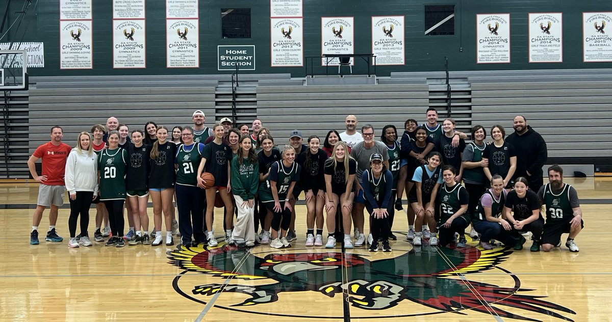 FSHSGIRLSBBALL_'s tweet image. Our second annual Family Practice was so much fun! Thank you to everyone who joined us!! 💚🏀