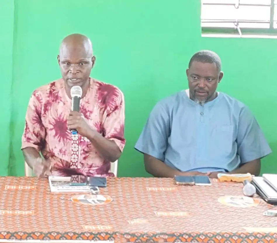 RHDP N’DOUCI : LES SECTIONS REÇOIVENT COUTURIERS ET COMMERÇANTS POUR PRÉSENTER LE CANDIDAT CHARLES GNAORÉ

Ce vendredi 21 novembre, au siège du RHDP à N’douci, une importante rencontre a réuni le Président communal Beni Traoré, Sidick Kamagaté dit Batchè, Caïman Lacoss Bamba, le