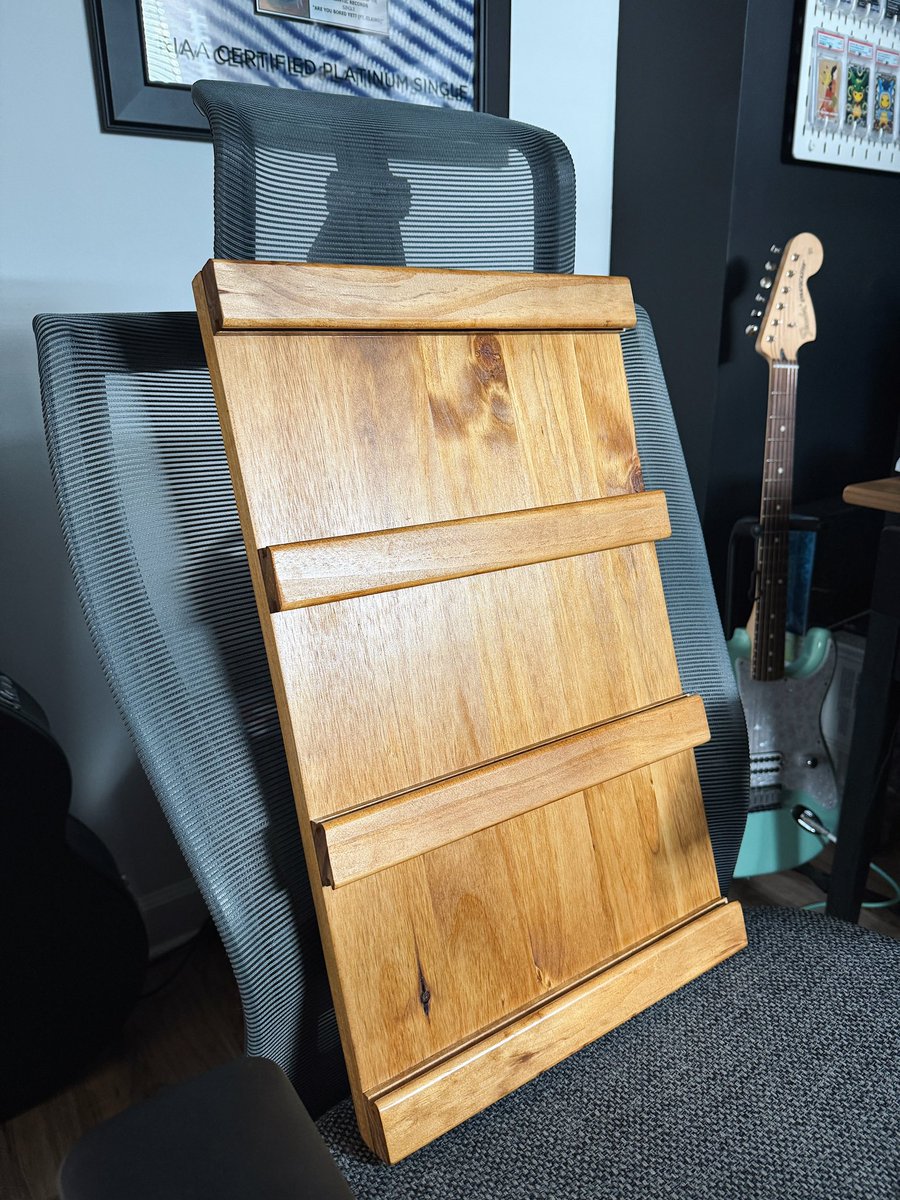 StevenxTCG's tweet image. So I’ve been looking for a new way to display my slabs and @tmerv03 went out of his way to build me this amazing shelf FROM SCRATCH. Like cut all the wood, route, sand, stain - everything. 

And this is the FIRST one he’s ever made. So pleaseeeee tell this man to make more, cause…