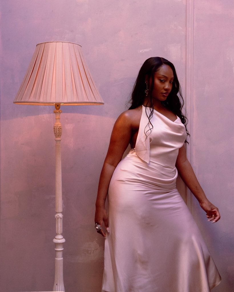 TheDamiForeign's tweet image. 1 hour with Tems or $5k?🤔