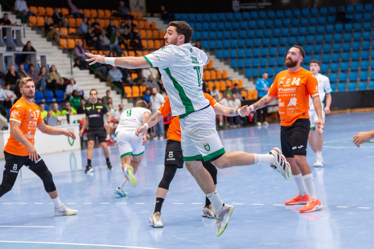 AnaitasunaBM's tweet image. 🗞️ LA CRÓNICA | Derrota en la Ciutat Esportiva Joan Gamper (34-31).

bit.ly/482YdSI

#BARANA