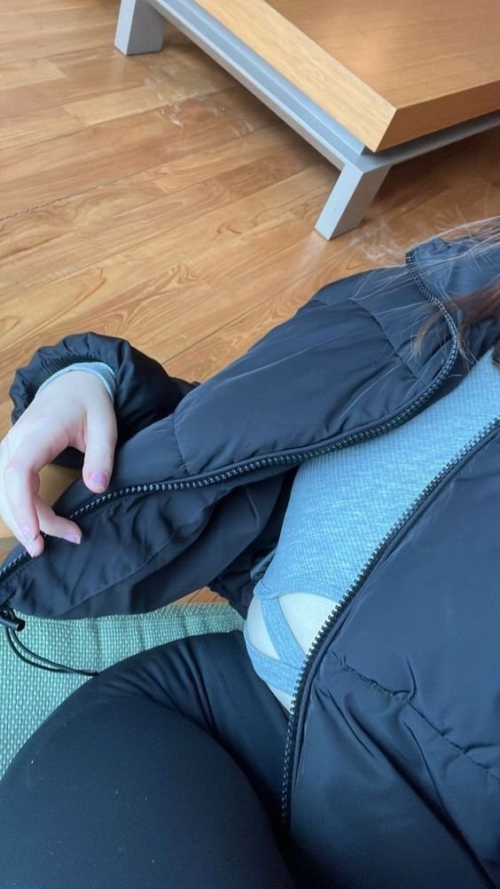Running errands but make it cute 🛍️🧢📱"
 #ElevatorSelfie #OOTDInspo #CasualWear #FitCheck