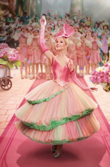 eternaIglinda's tweet photo. two glinda looks we didn't see in the movie.... https://t.co/LXdpLSx6dw