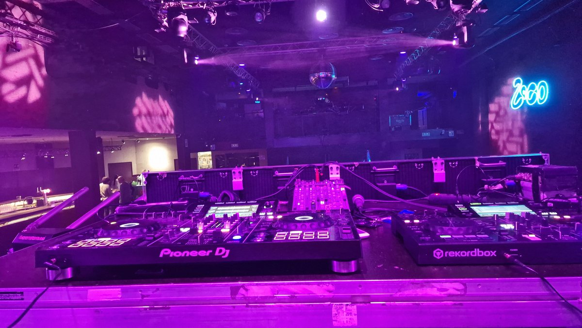 Tardeo #QueNo @salasalamandra_oficial con <a href="/maadraassoo/">Maadraassoo</a> &amp; @bycarole  a partir de las 18Hrs! Comenta tu #TemazoQueNo #indiespensable y deseamos que tod@s lo paséis genial de nuevo! #SesionesSalamandra #MúsicaLH #QueNo #DeesmaadraassooQueNo