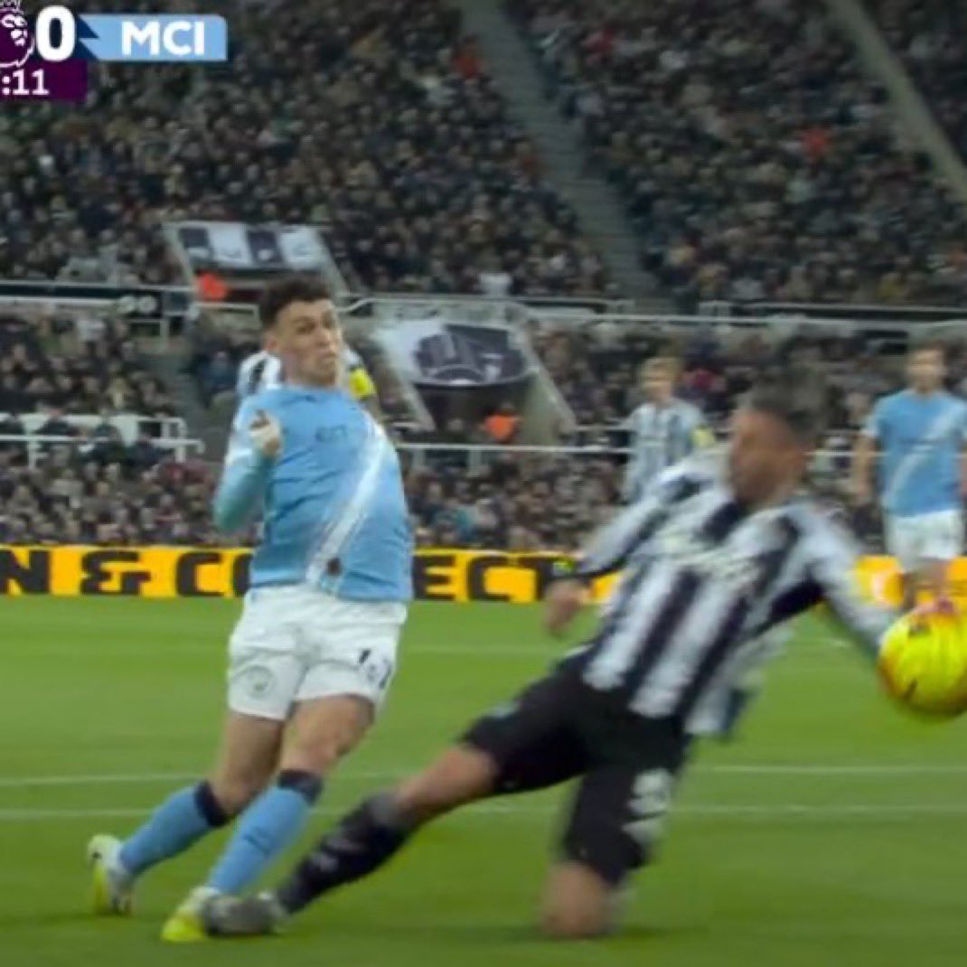 Dolgador's tweet image. 🚨🚨🚨🚨🚨🚨🚨🚨🚨🚨🚨🚨🚨🚨🚨

بتواجد تقنية VAR . . لم يتم احتساب هاللقطة بلنتي !!!!!!